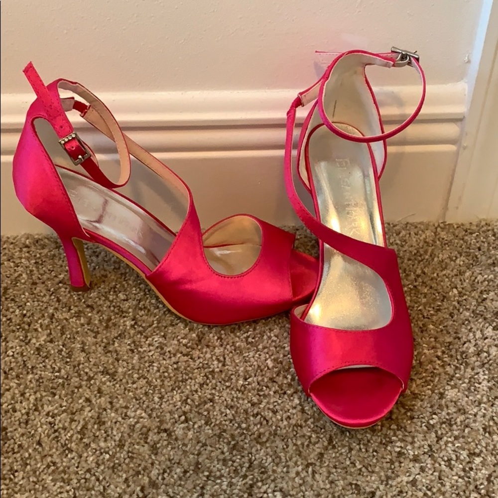 Elegant Park Hot Pink Heels - Picture 2 of 4